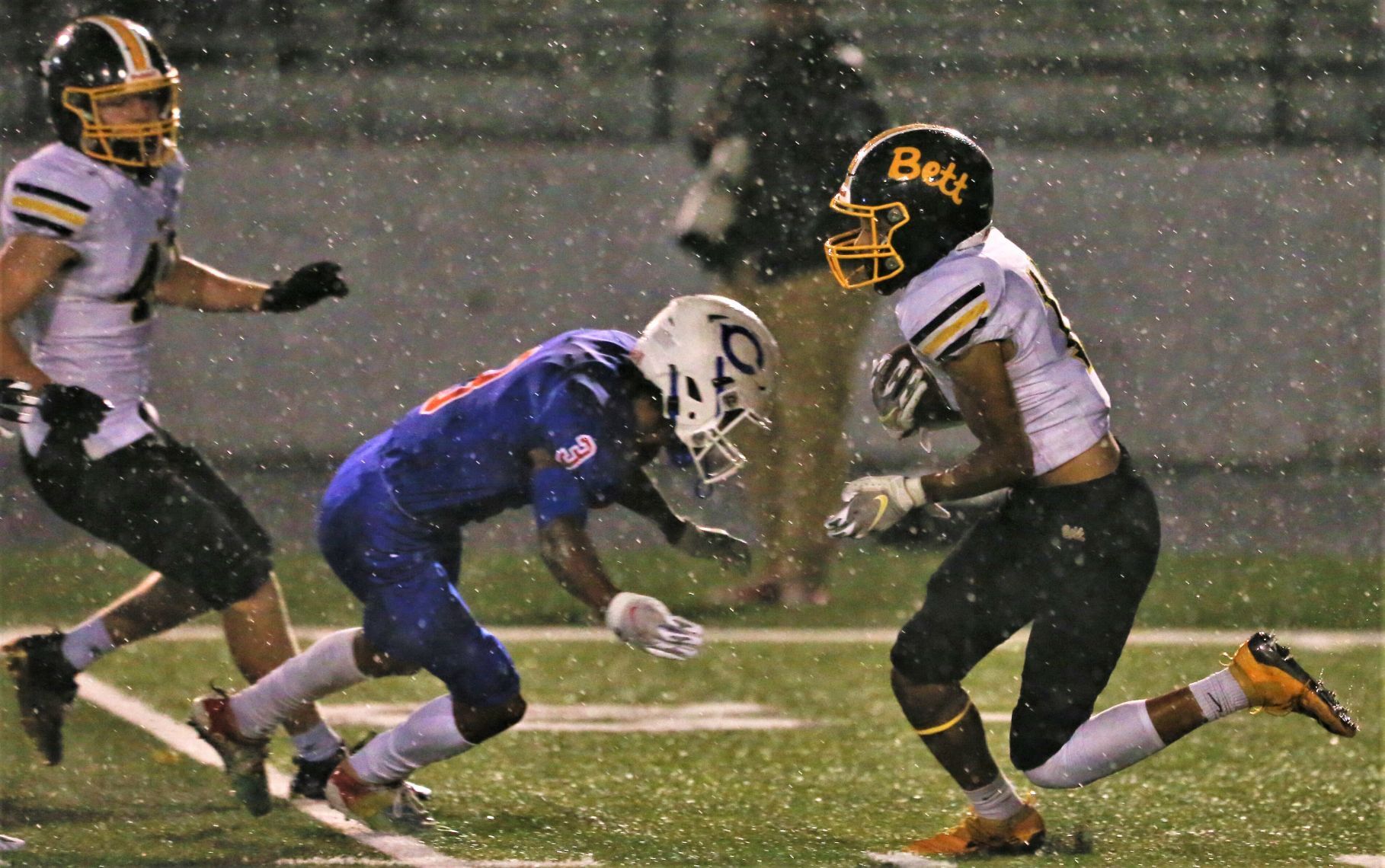 092421-qc-spt-bett-central fball1.jpg